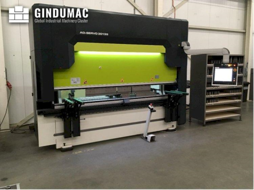 This Durma AD-S 30135 Servo Bending Machine was manufactured in 2017 in Turkey. Operated through a D