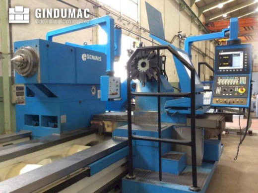 This Geminis GHT 11 G4 2200x8000 Lathe was manufactured in the year 2010. It is equipped with a Fago
