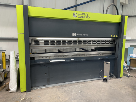 Bending force: 1000 kN
Working length: 3100 mm
Stroke: max. 300 mm
Year of manufacture: 2015