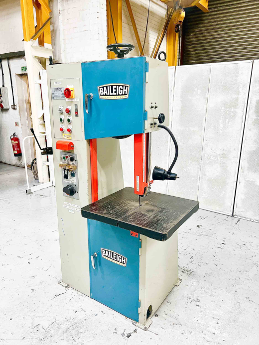 Baileigh Industrial vertical Bandsaw Model BSV-16
Country of Manufacture Taiwan
Table Size 603 mm 
