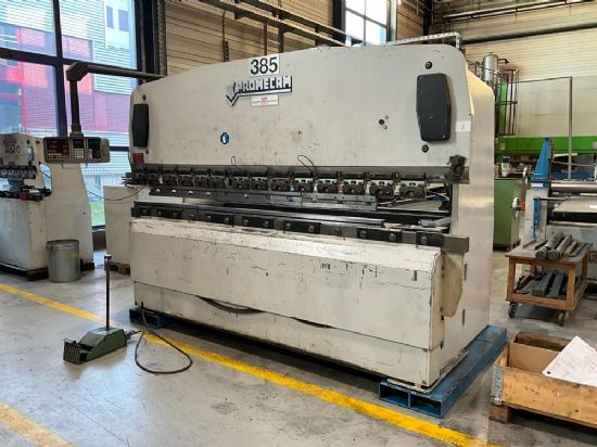 Working length: 3.050mm
Press power: 1.000 kN
Total dimensions LxWxH: 3.300x1.500x2.100mm
Equippe