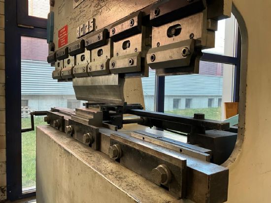 Working length: 1.200mm
Total dimensions LxWxH: 1.400x850x1.800mm

Machine available from site in