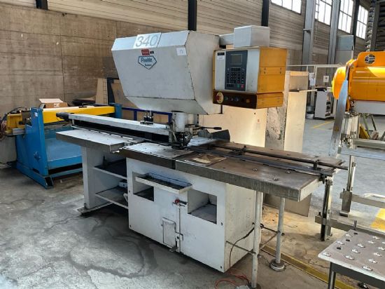 Machine dimensions LxWxH: 3.800x1.900x2.050mm
Power on hours: 13.608
Equipped with DNC 60 X contro
