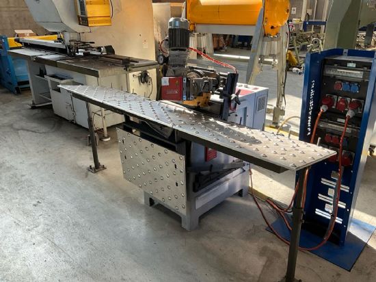 Spindle speed: 2.000 - 5.500 rpm
Minimum workpiece hight: 3mm
Maximum workpiece hight: 100mm
Mill