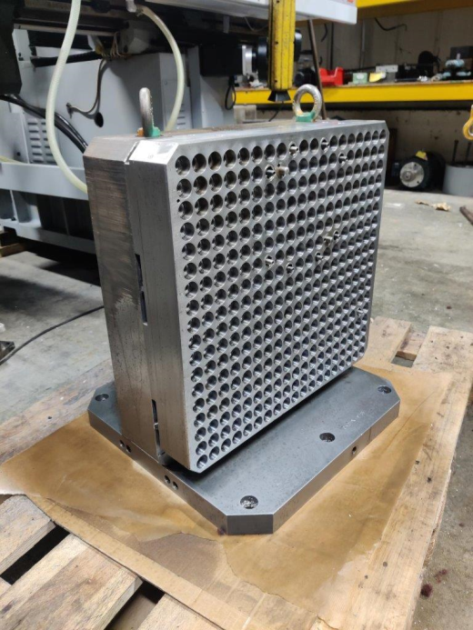 Used Tombstone for CNC Horizontal Machining Centres. Suitable for pallets of 500mm. Steel, Base size