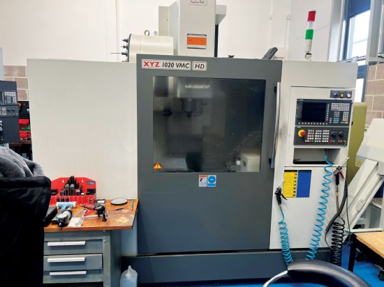 8,000RPM BT40 spindle, 
4th axis, 
swarf conveyor, 
suite of tooling. Immaculate! 
YOM 2017