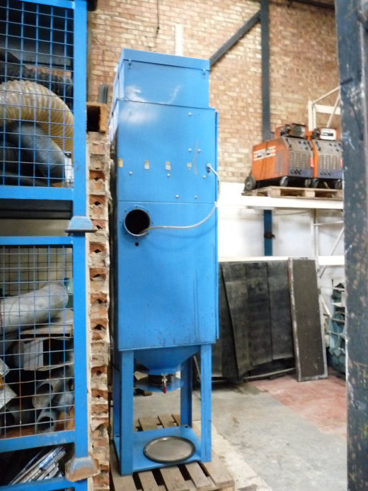 Manufacturer	
Donaldson

Capacity	
Max. volume flow: 2,400 m³/h
Filter area: 16.5 m²

Feature