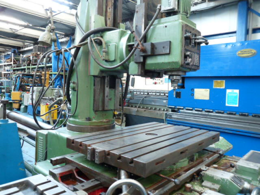 Fluri

Model	
SFM2 Vertical Milling Machine

Spindle:	
40 INT
Quick Fit & Eject Spindle

Ta