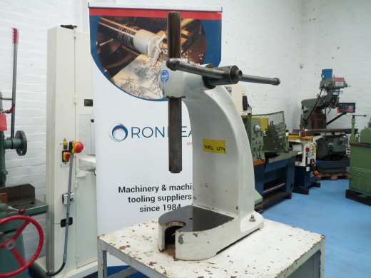 Large Heavy Duty Hand Operated Arbour Press

Capacity	
42cm (16 1/2`) daylight
19cm (7 1/2``) th