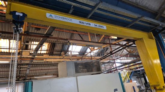 SWL 250 kg Capacity, 
Floor-Mounted, 
Approx. Span 10-20 feet, 
Approx. Rotation 180-360 degrees,