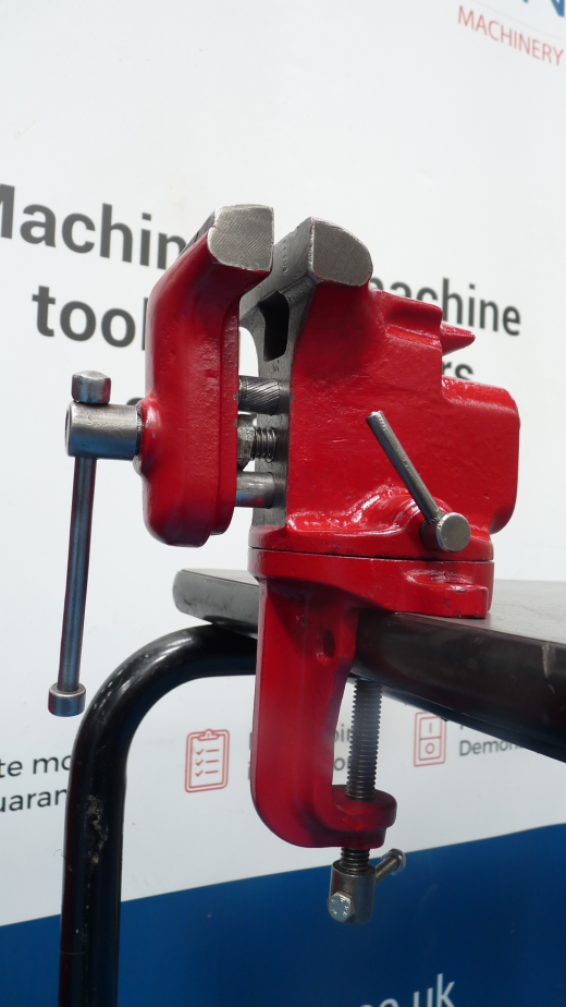Bench Clamping or Bolt on Vice
with swivel
65mm jaw width