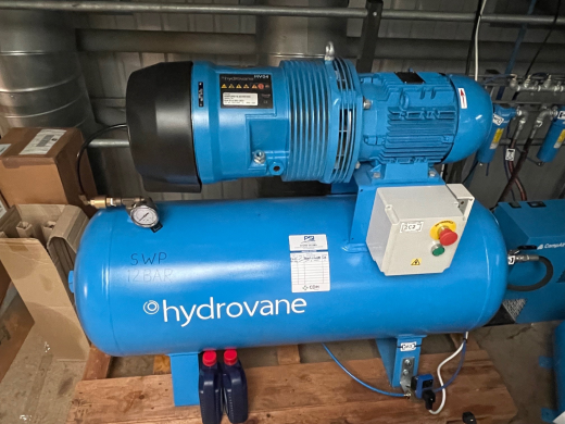 FAD 20.1cfm, max pressure 11bar, receiver 200litre, motor 4kw c/w air dryer, filters