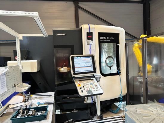 Traverses X Y Z: 400 x 400 x 375mm, 
table 450 x 400mm, 
C-axis 360º, 
B-axis -5/+110º, 
table l