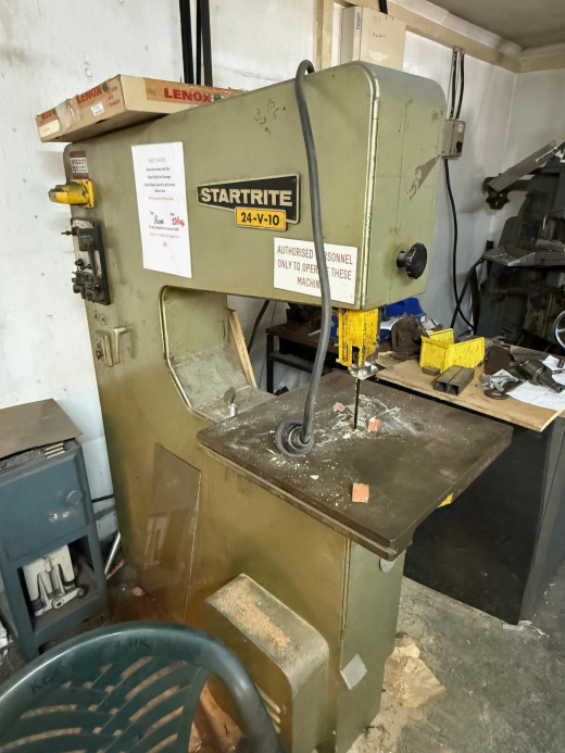 Throat 24`, height under guide 8`, 10 speeds, motor 1.1kw, tilt table, blade welder grinder