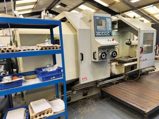 Swing over bed 1,100mm, 
dist b.c. 2,000mm, 
spindle bore 165mm, 
Fagor 8055 CNC, 
fitted with 4