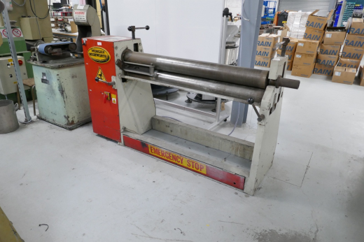 Length 1300mm, capacity 3.2mm, rolls dia 127mm, motor 1.1kw, weight 895kg, initial pinch, top roll s