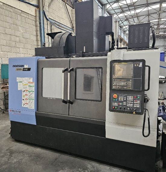 Installed 2019, 325 hours, 1300 x 570mm table, X=1050 Y=570 Z=510mm, speeds to 12000rpm, BT40, Fanuc
