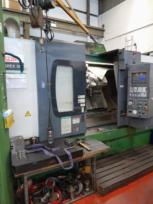 Live tooling, hydraulic chuck