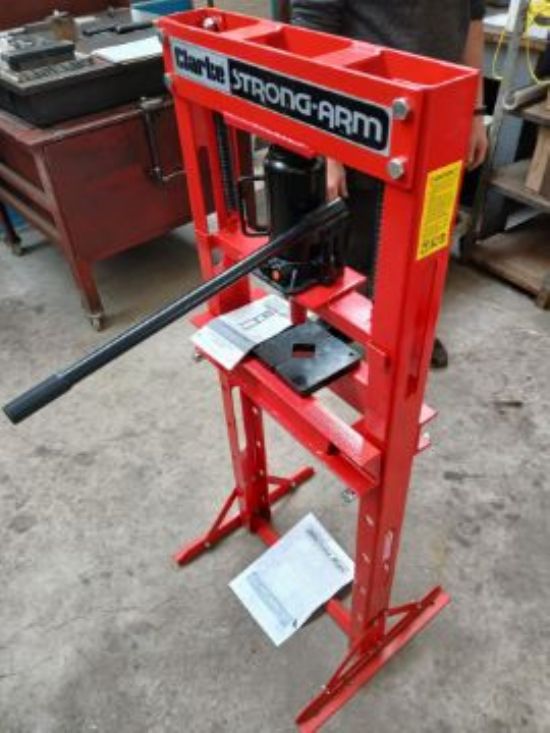 Serial No: 7614025, c/w V Rails for Cylindrical Objects (Unused) (Zero Rated for VAT)