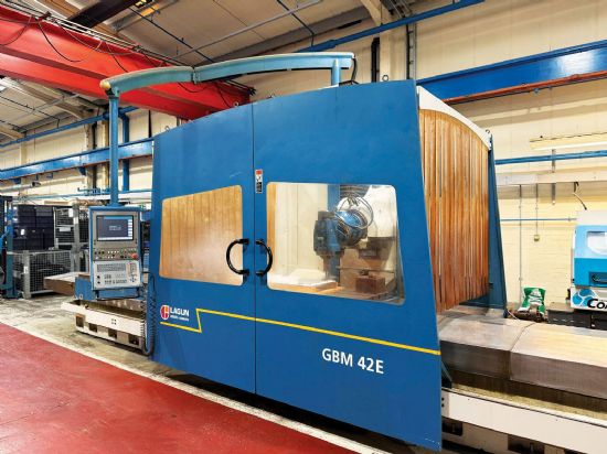 Table size 4,200mm x 1,000mm. 
Longitudinal travel 4,000mm. 
Cross traverse 1,200mm. 
Vertical tr