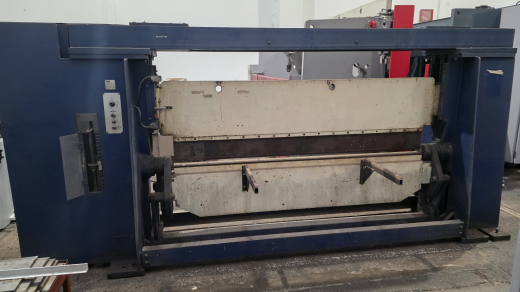 Length 100`, capacity 100` x 1/4` , 60` x 5/16` , 40` x 3/8`, motor 10hp, weight 6096kg, segmented f