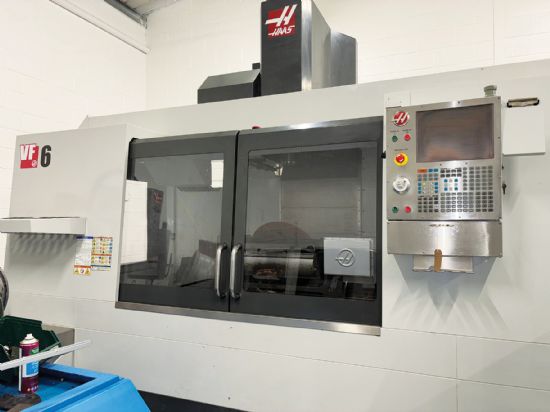 10k spindle, 
BT40 side-mount tool changer, 
high-speed machining enabled, 
rigid tapping, 
netw