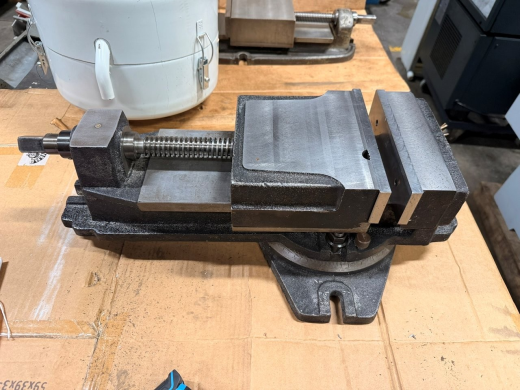 Used Machine vice on Swivel base, 200mm jaw width, 120mm jaw opening