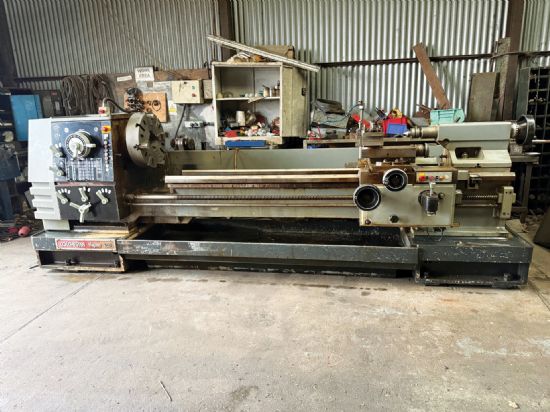 S/no LMG90GILQX/00357. 
C/w with 4-jaw chuck, 
quick-change toolpost & holders, 
coolant. 
Lathe