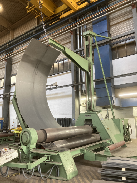 Number of rolls
4 rolls
Roll capacity cold
4050 x 40/50/60 mm
Roll dia upside
560 mm
Driven ro