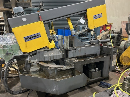 
BEKA MAK BANDSAW 
MODEL BMSY 440 DGH 
DOUBLE SWIVEL 
SEMI AUTO 
HYD VICE / CLAMPING 
DIGITAL 