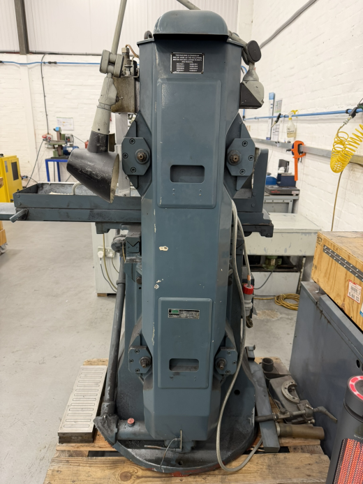 NOTE : MANUAL NOT HYDRAULIC RAISE

Jones & Shipman Tool & Cutter Grinder

A genuine British-buil