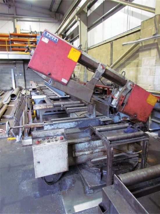 Year 2001. 
Capacity rounds 380mm, 
sections 615 x 310mm, 
power rise & fall