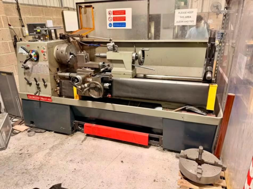 Between centres 1.5m, centre height 270mm, swing over bed 535mm, spindle bore 90mm, speeds 18-1400rp
