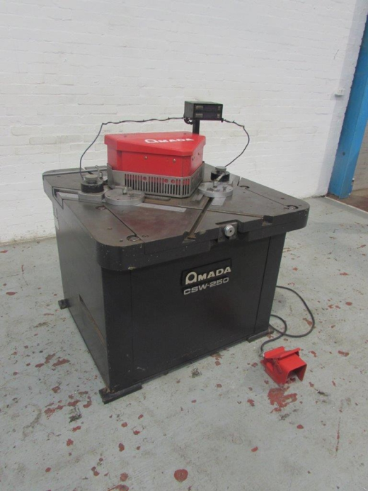 250mm x 250mm x 3.2mm Twin Head Hydraulic Corner Notcher for sale